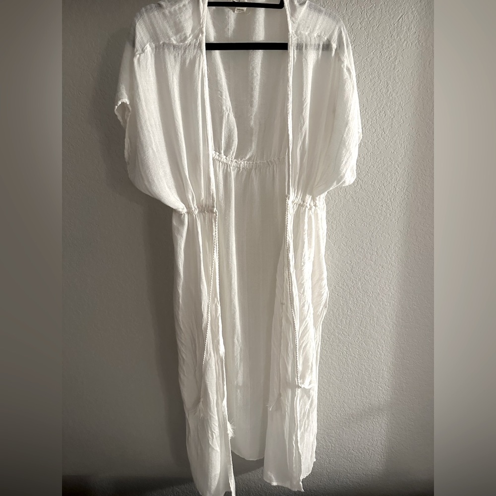 Medium White Billabong Cover-Up